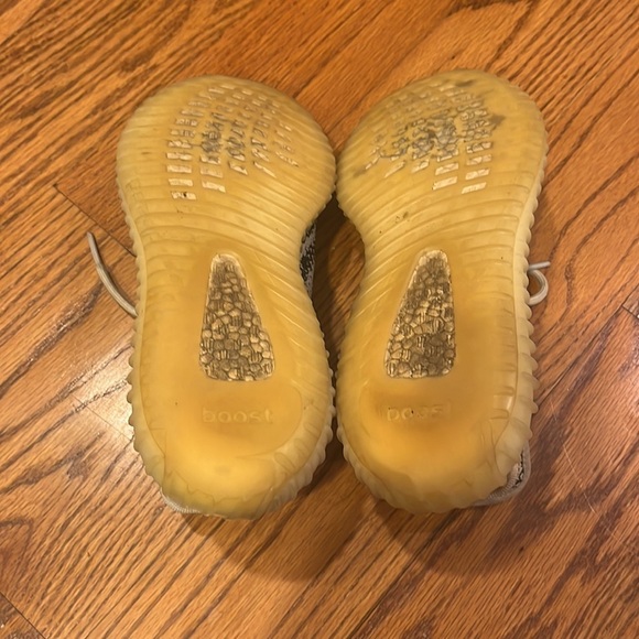 Yeezy Boost 350 Sneakers Size 6.5 - Picture 5 of 7